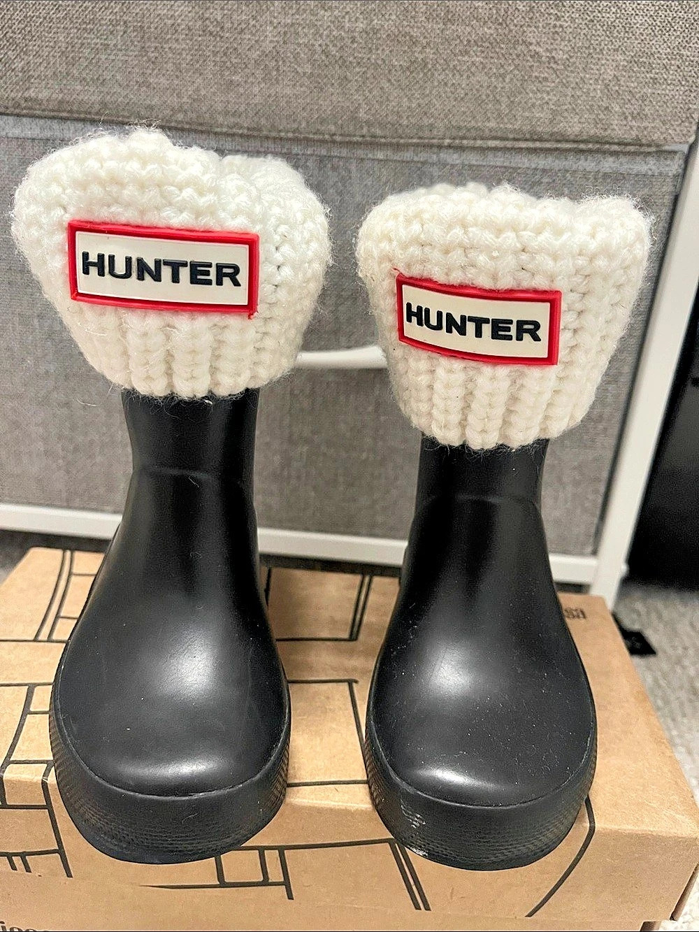 Hunter Kids Original Rain Boots with Cable Knit Cuff Socks Black & White US 5